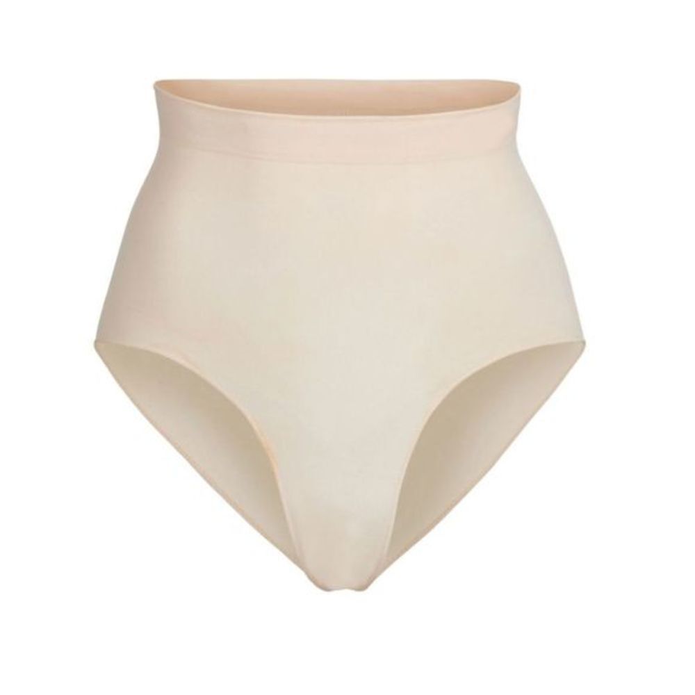 SKIMS SCULPTING MID WAIST BRIEF/ SAND